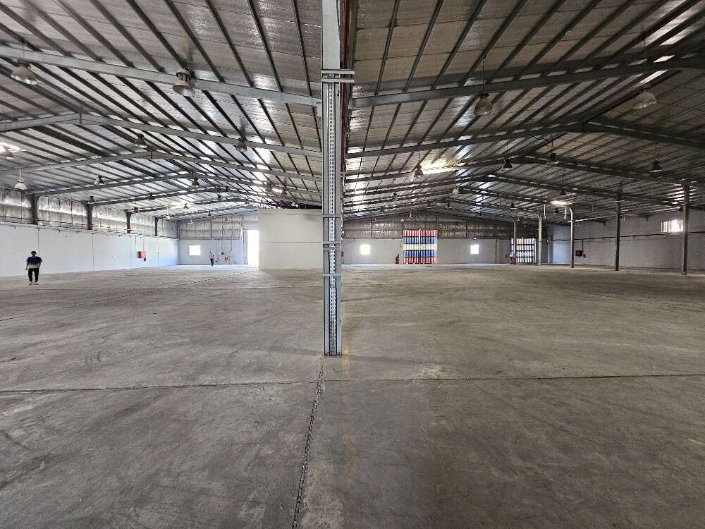 We have a 2700 sq m covered wareh - 7