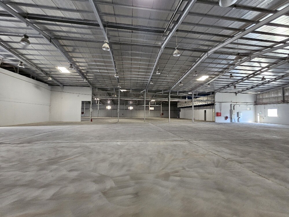 We have a 2700 sq m covered wareh - 8