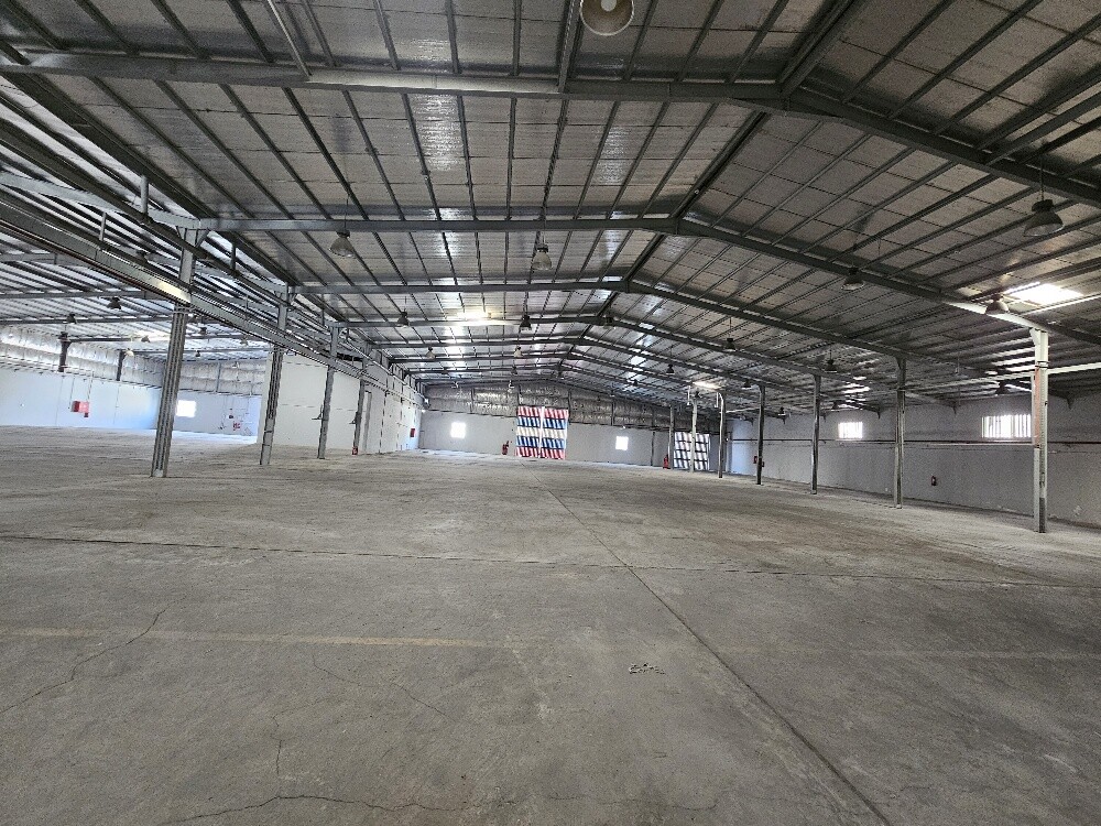 We have a 2700 sq m covered wareh - 5