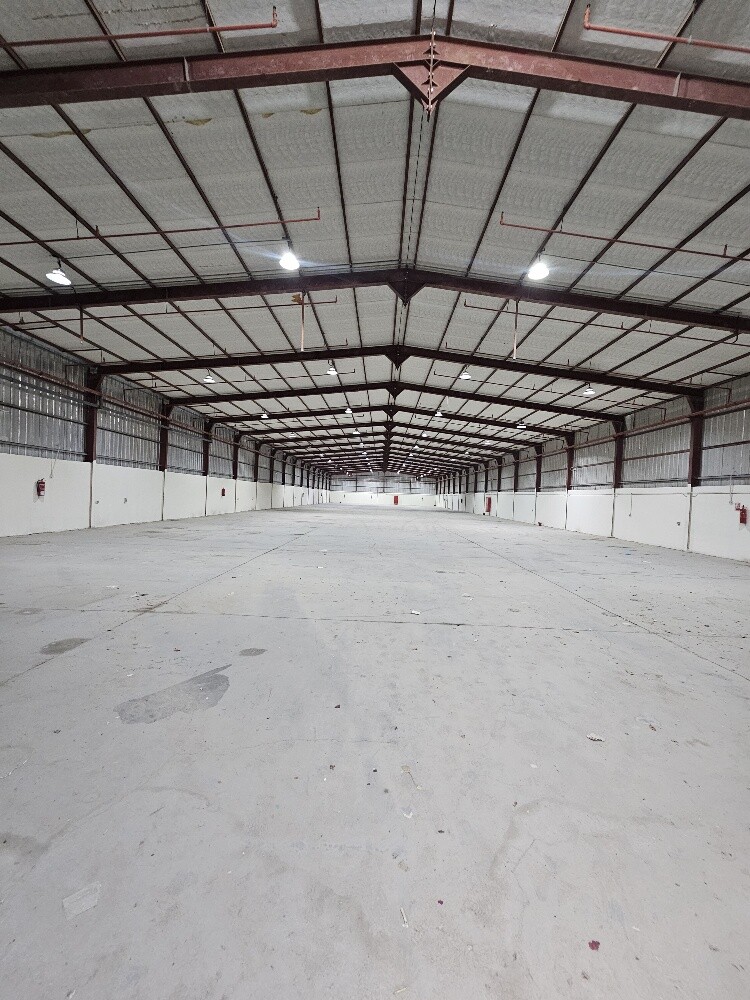 2500 square meter industrial ware - 3