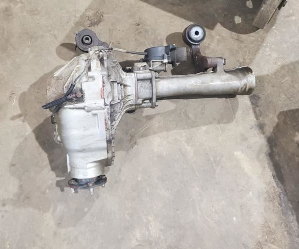 Toyota LC200 VXR 2015 Diff. - 3