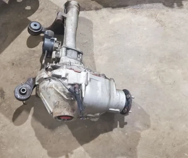 Toyota LC200 VXR 2015 Diff. - 1