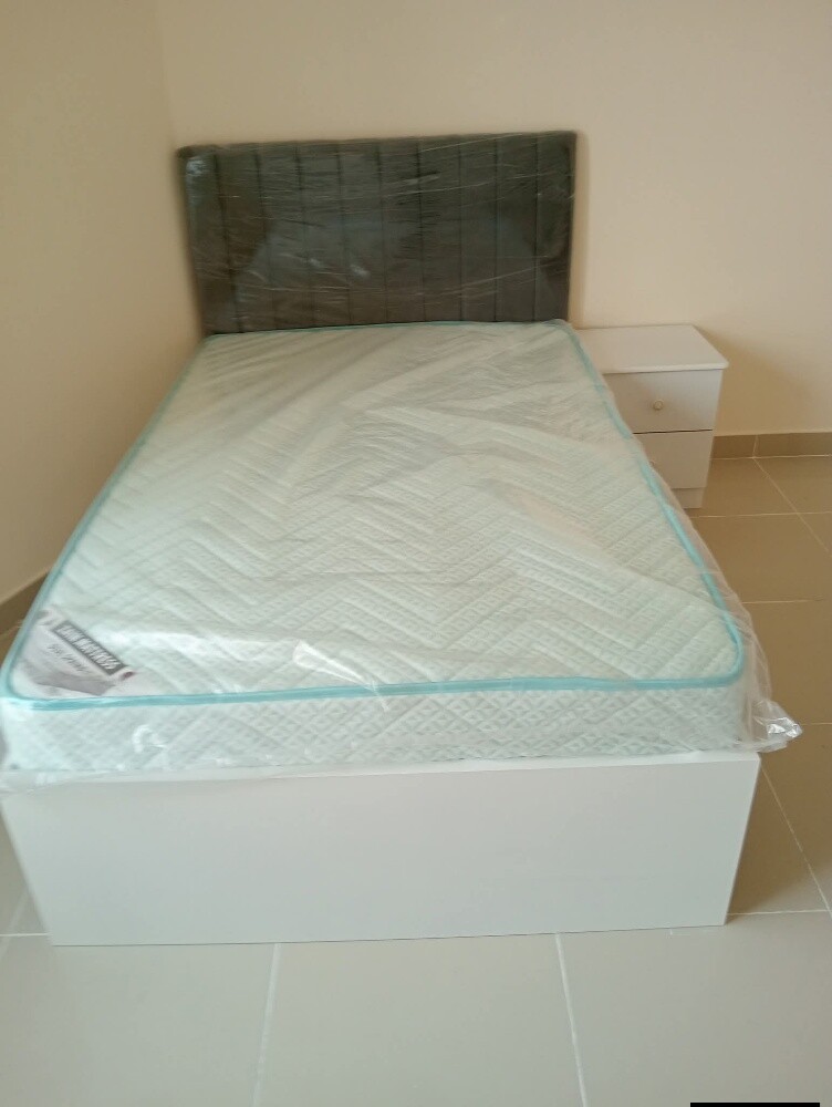 سرير مرتبة وخزانة - 11