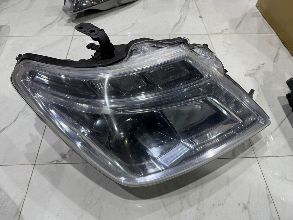 Nissan patrol 2014-2019 headlight - 1