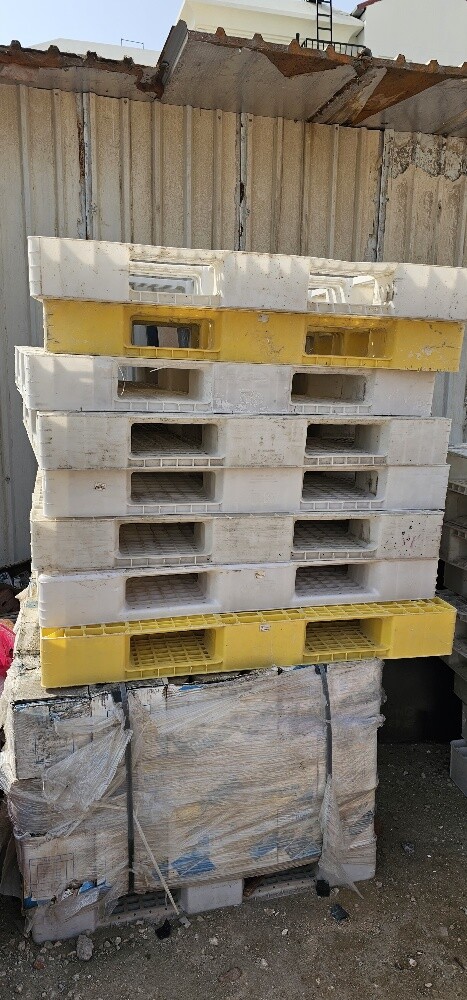 plastic palette - 1