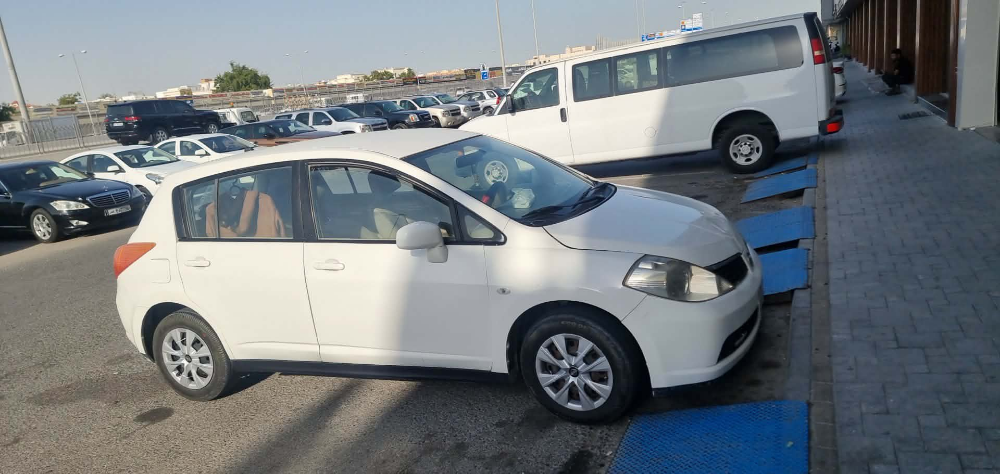 Nissan tiida - 1