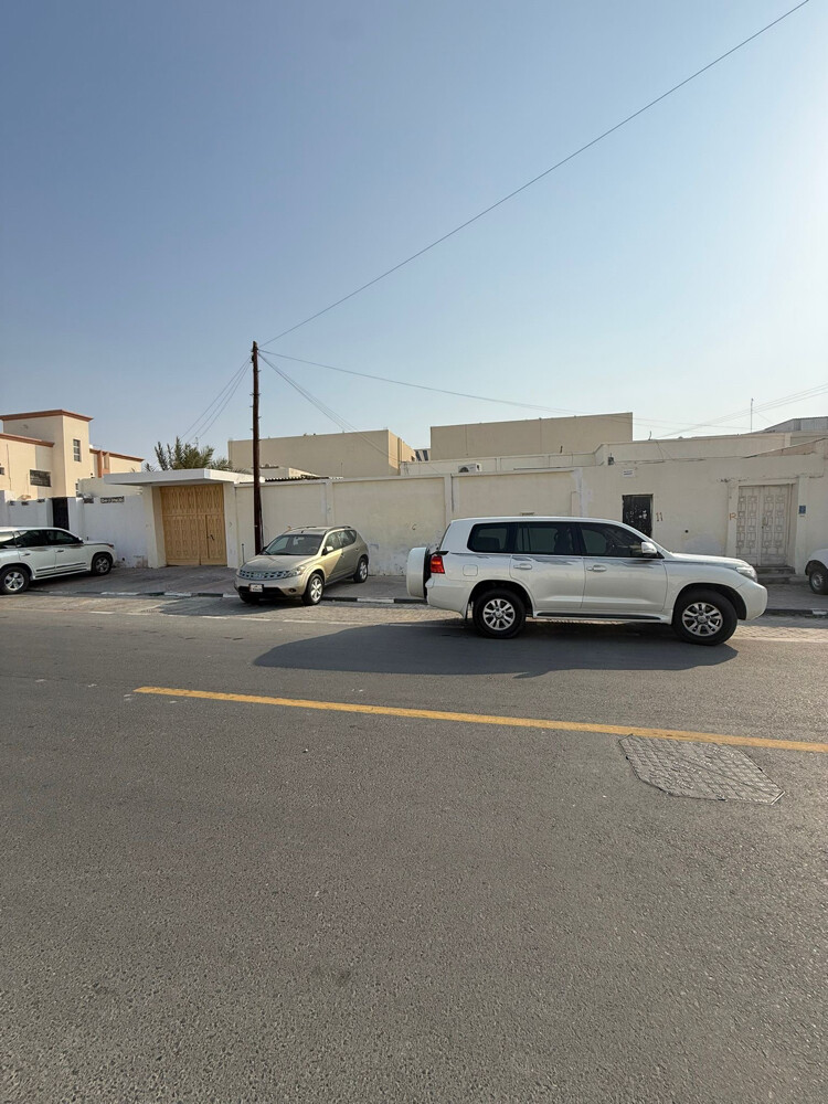 للبيع بيت في المره الشرقيه مؤجر. - 1