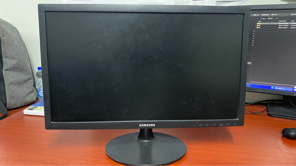 samsung monitor 23 inch  - 1
