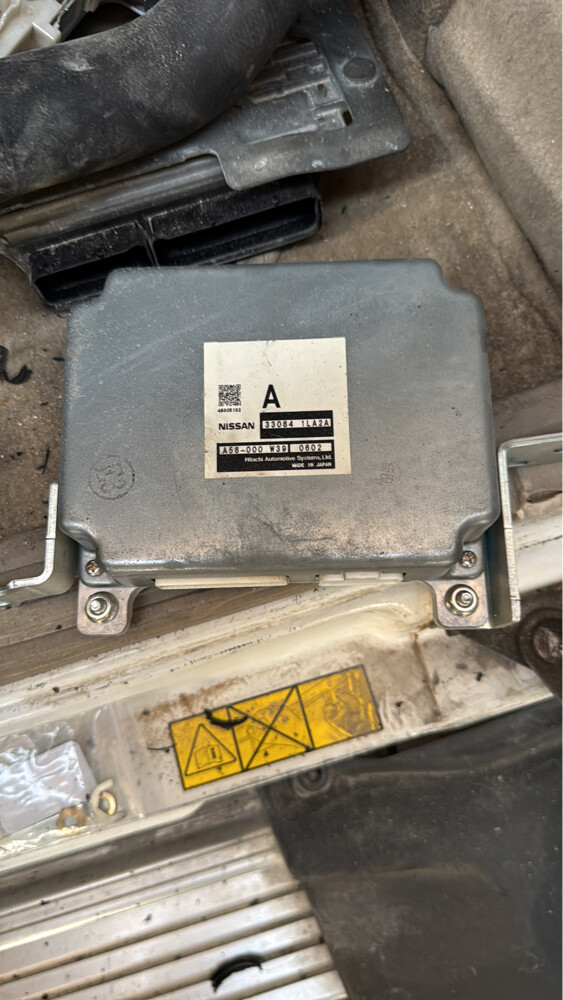 قطع غيار نيسان ٣٢٠ - 8
