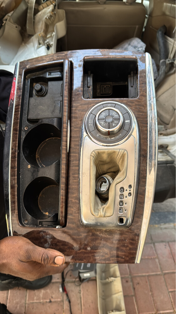 قطع غيار نيسان ٣٢٠ - 9