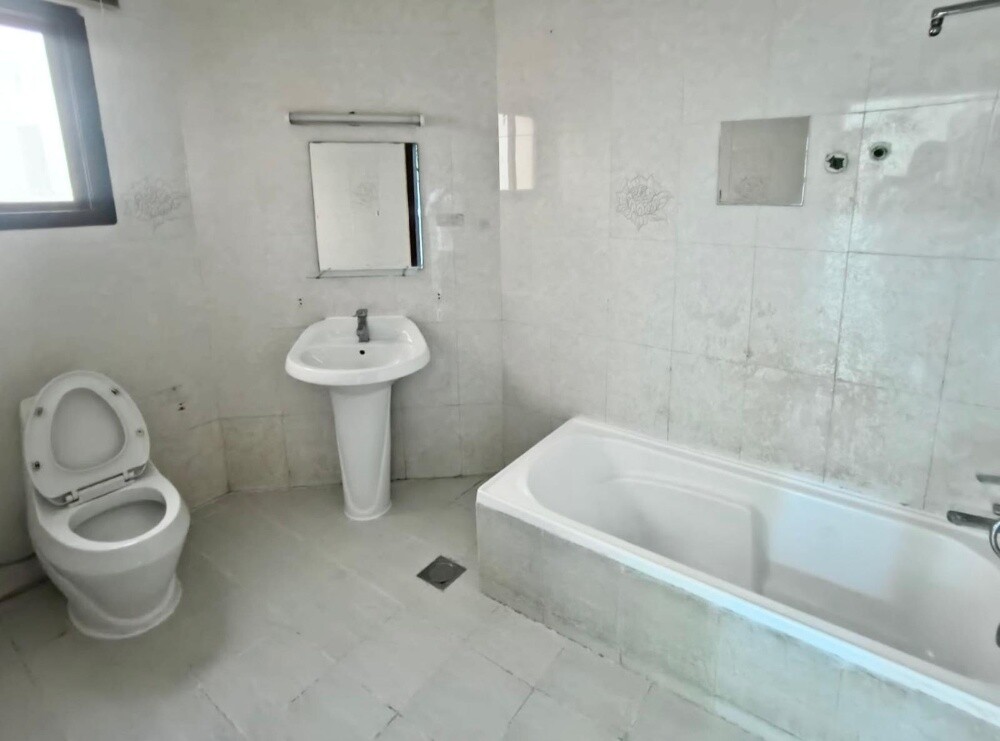 Amazing 6bhk villa female staff - 8