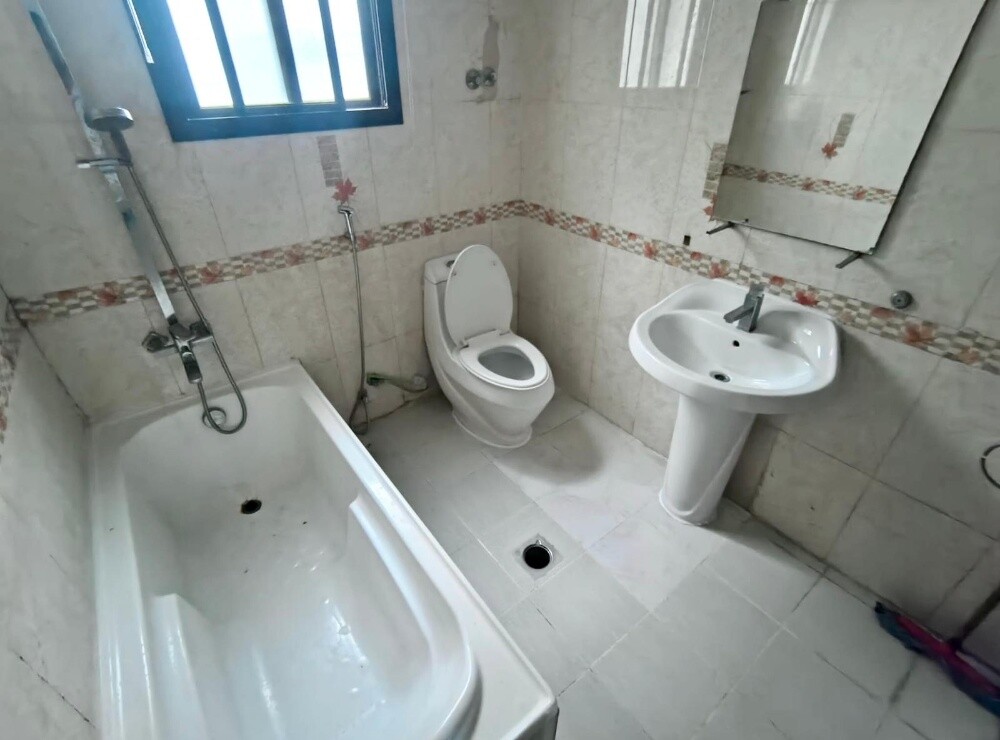 Amazing 6bhk villa female staff - 6