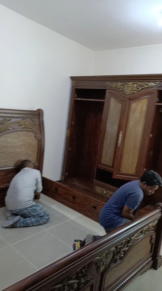 أعمال صيانة النجارةنجار لتركيب در - 1