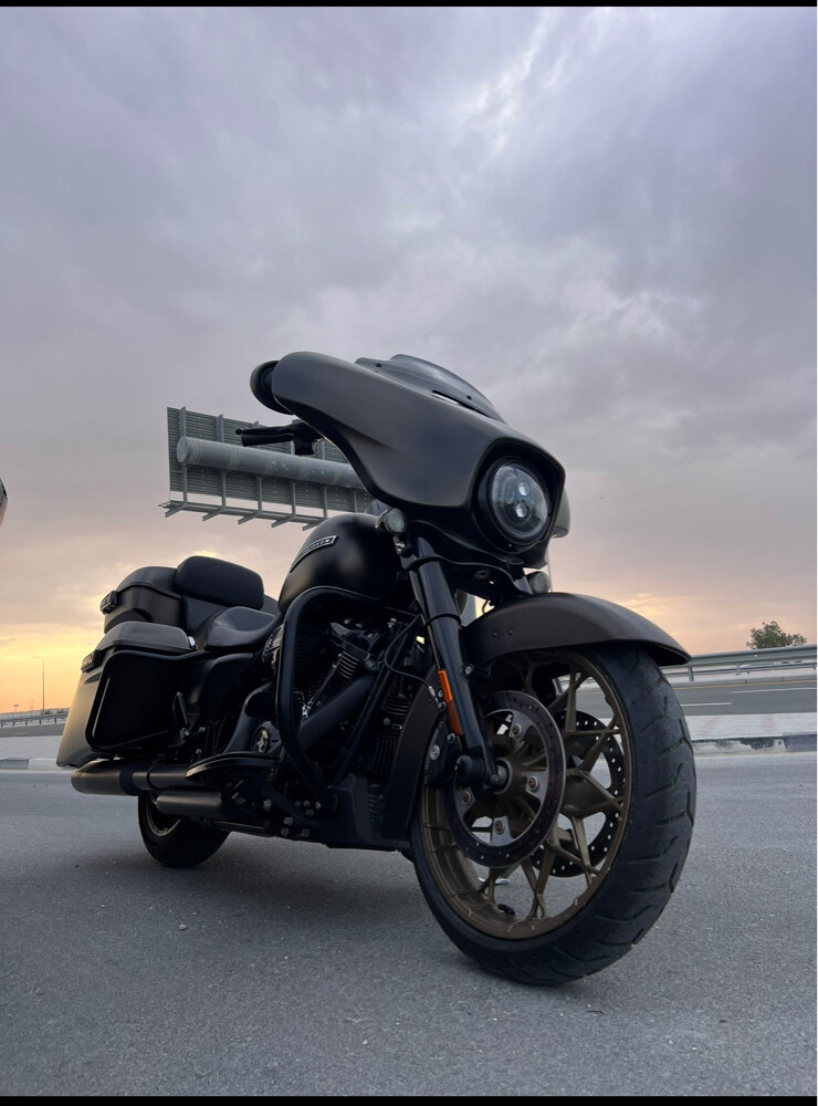 Harley Davidson  - street glide  - 1