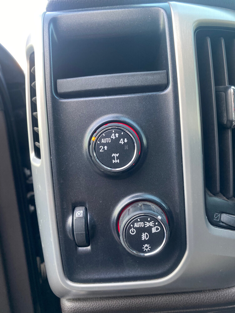 gmc sierra 2014 — photo 11 for sale in Qatar