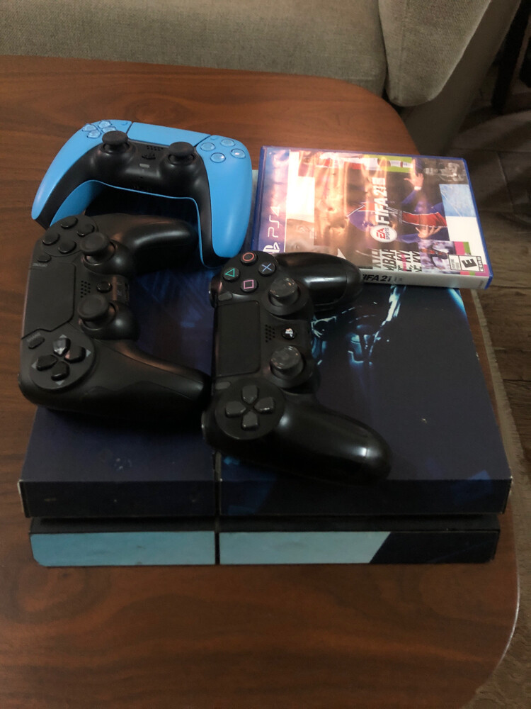 PS4 3 controllers 3 games - 1