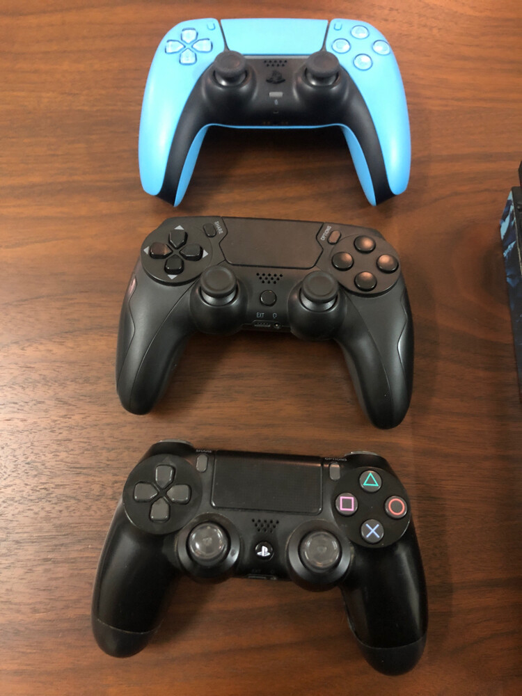 PS4 3 controllers 3 games - 4