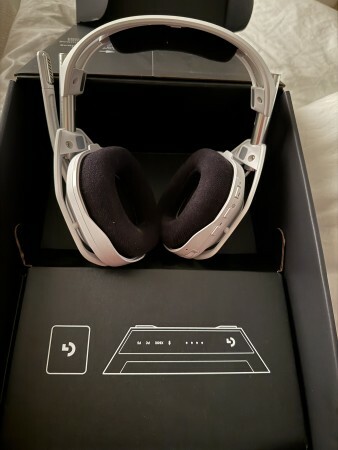 Gaming headset and base plate - 2