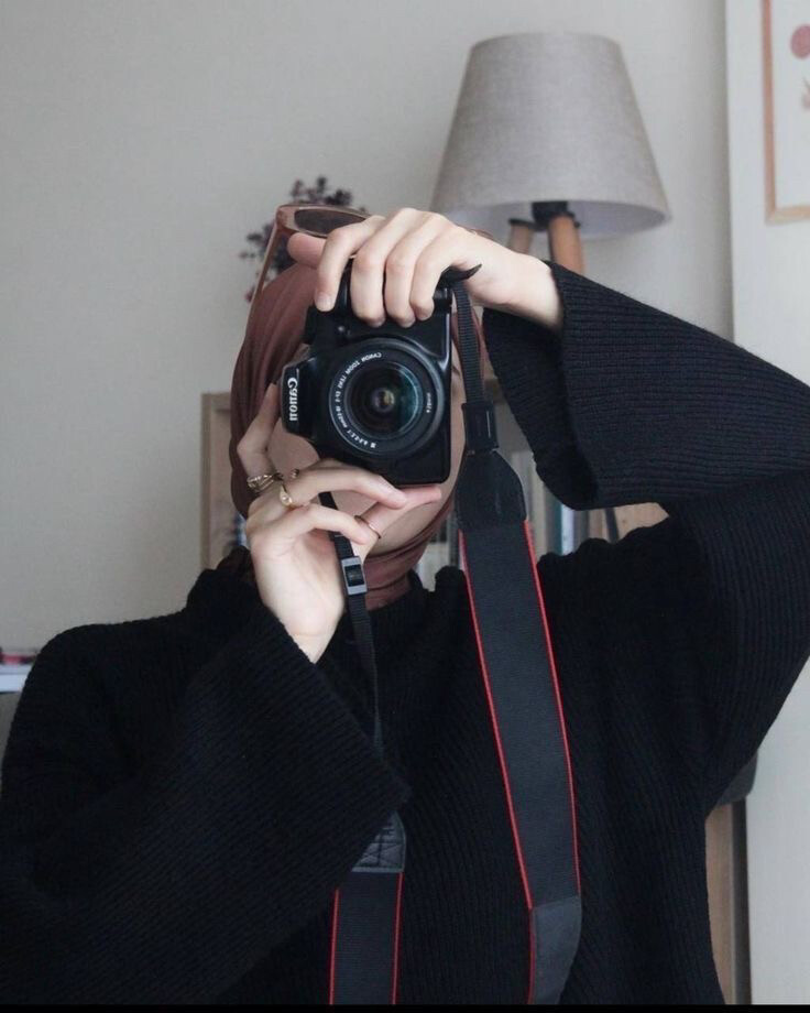 Photographer & Graphic Designer - 2