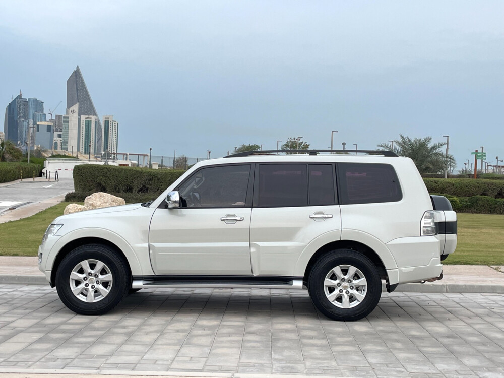 Mitsubishi Pajero 2020 GLS — photo 2 for sale in Qatar