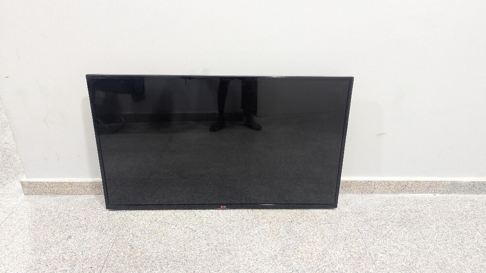 LG 55" In very good condition - 12