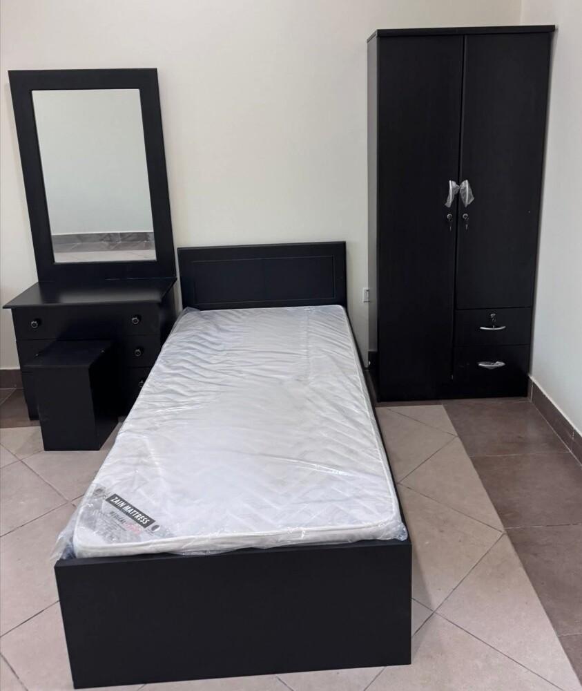 سرير مفرد وخزانة صغيرة للبيع. - 1