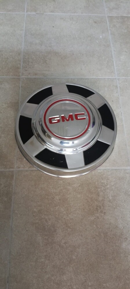 GMC SIERRA CLASSIC WHEEL CAP - 1