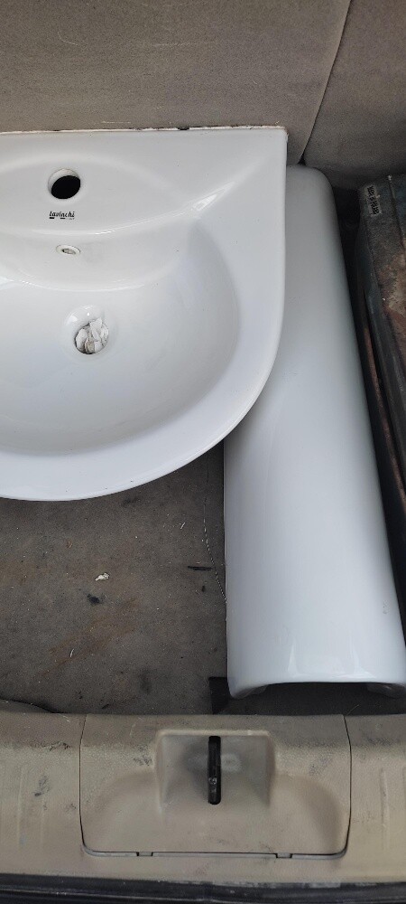 Wash Basin Excellent Condition - 2