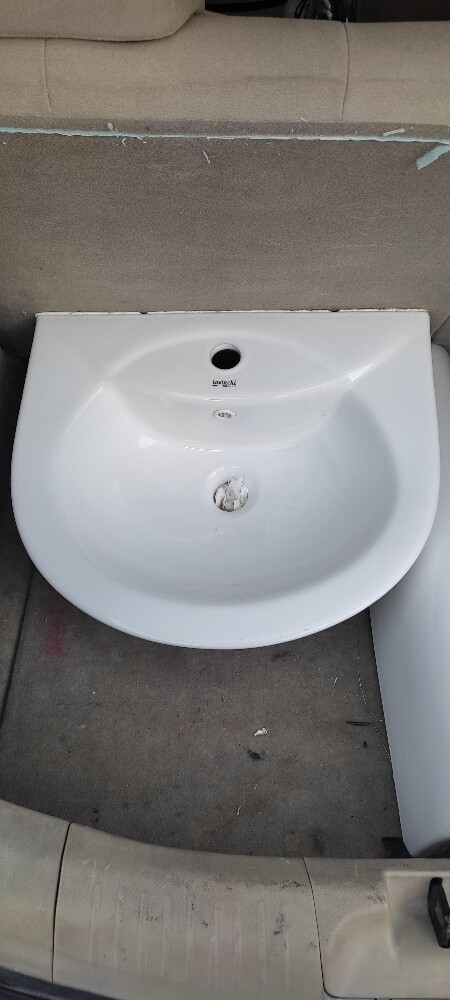Wash Basin Excellent Condition - 1