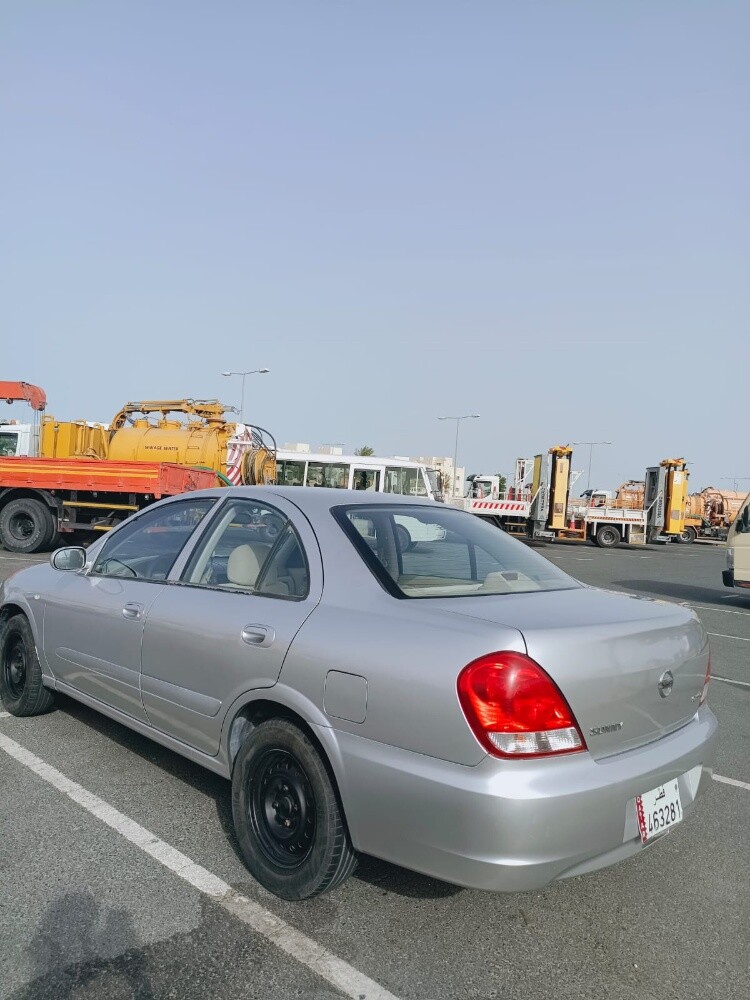 Nissan Sunny - 2