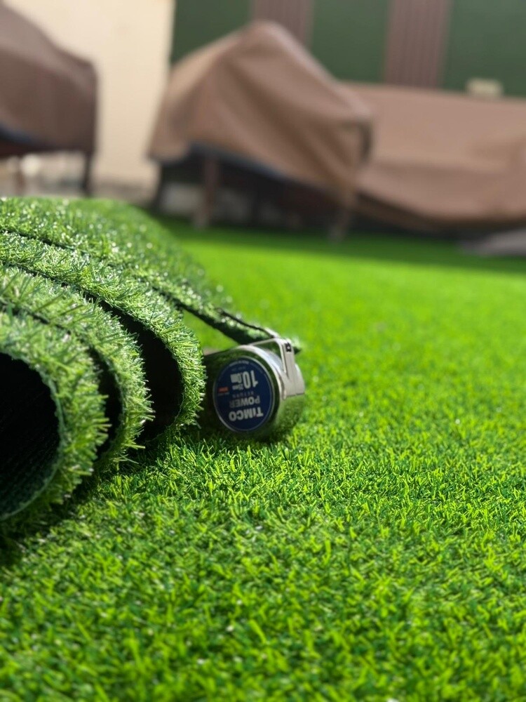 Floors covered with gass carpets. - 3