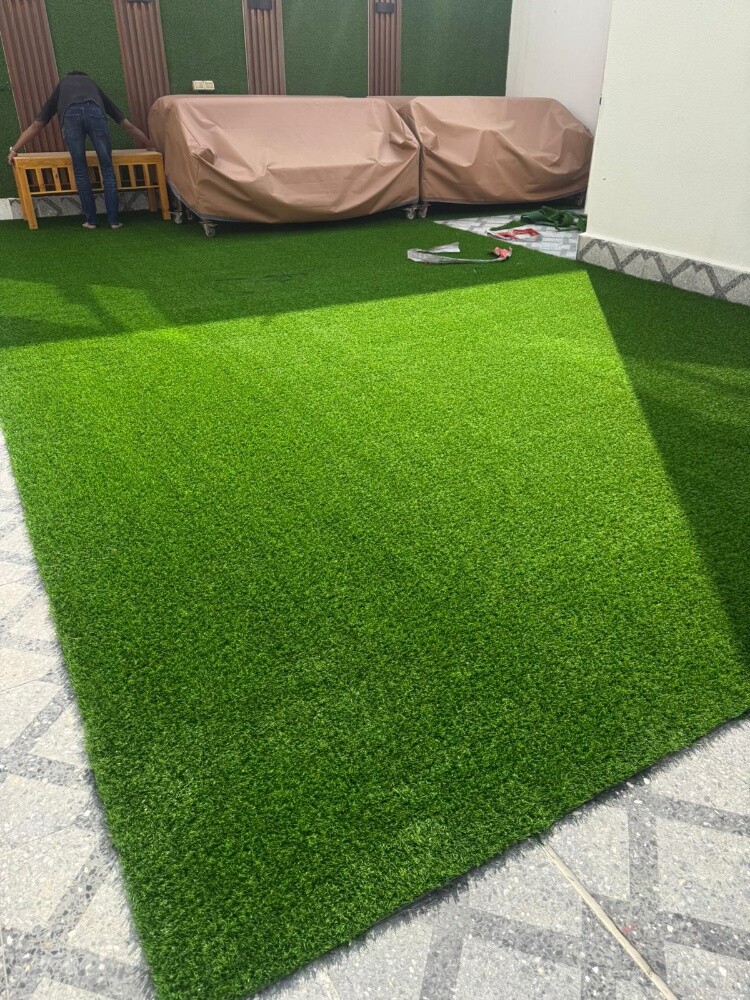 Floors covered with gass carpets. - 4
