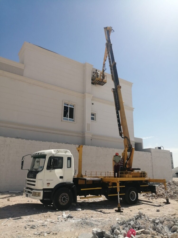 ليفت للإيجار مع سائق - 7