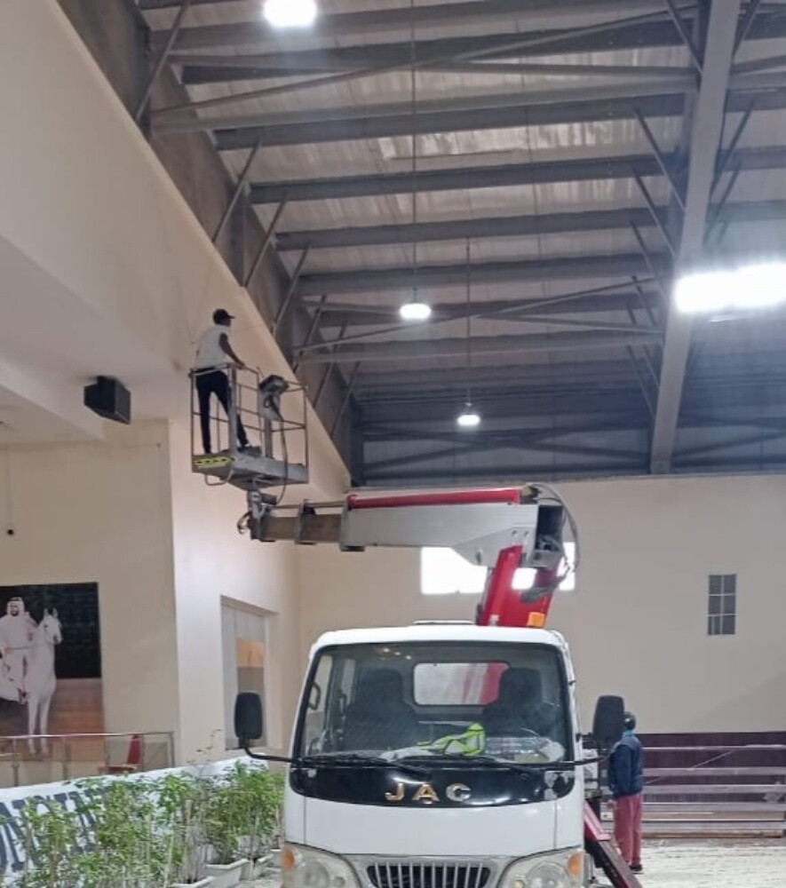 ليفت للإيجار مع سائق - 8