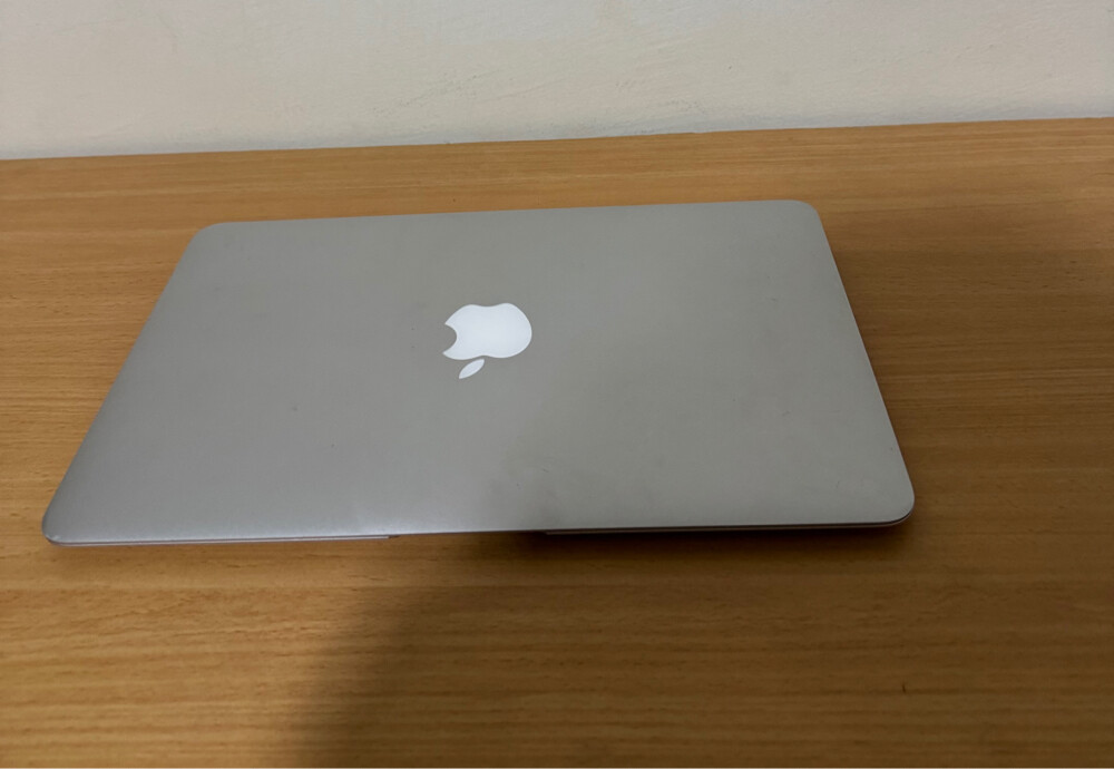 MacBook Air core i5 , - 3