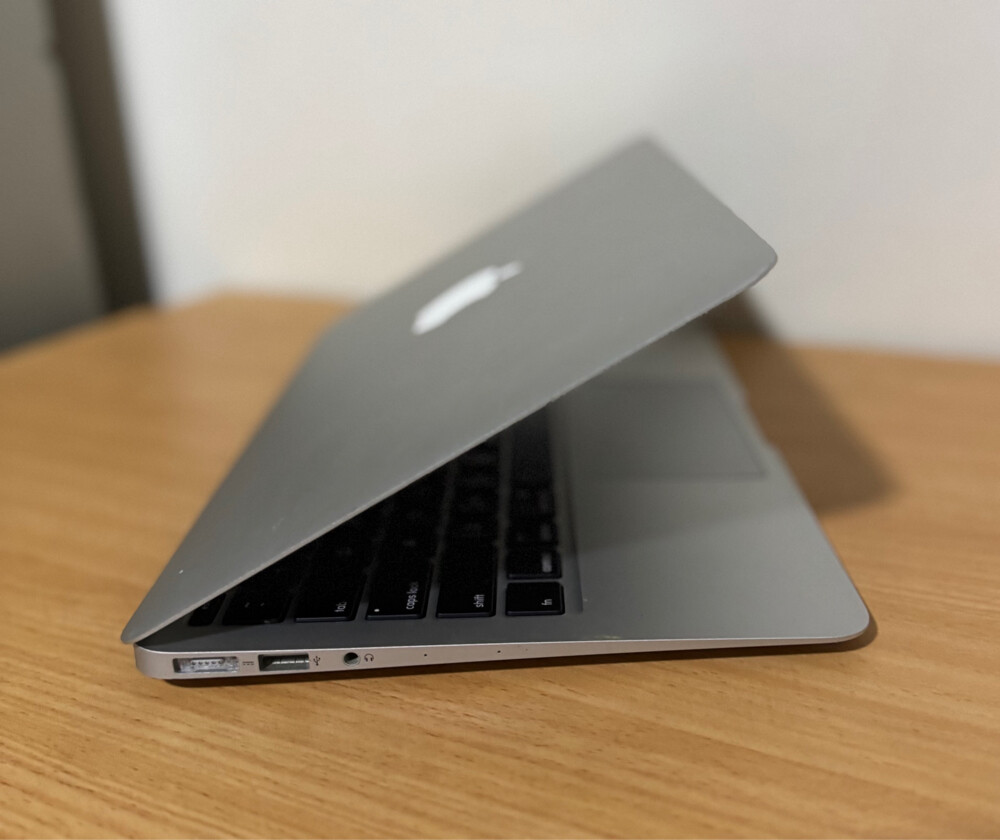 MacBook Air core i5 , - 6