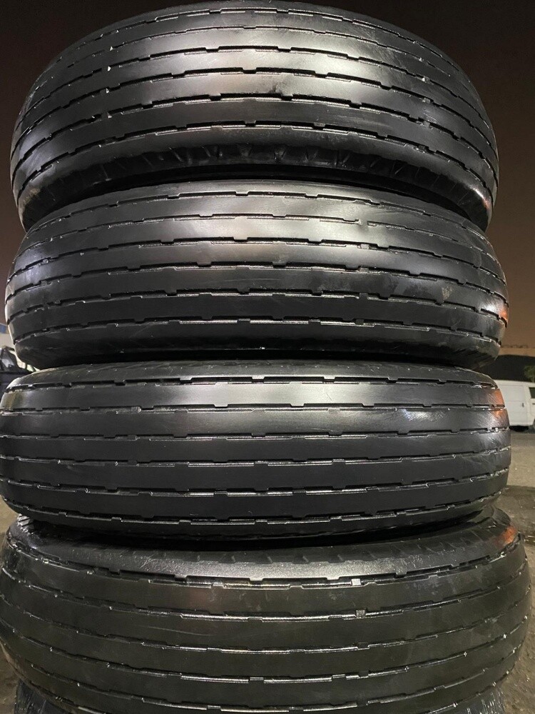900/17" Maxxis brand - 2