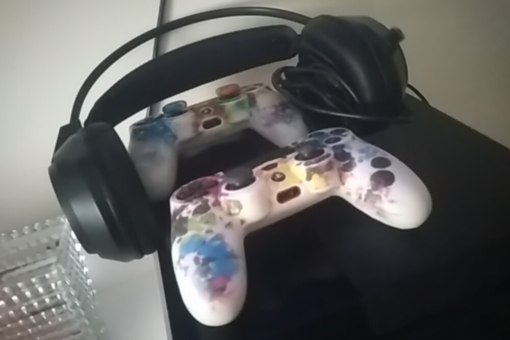 Playstation 4 - 2