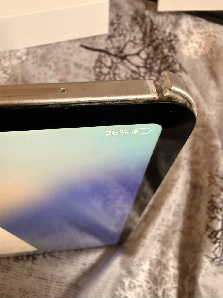 Apple IPad Pro 12.9 4th Gen + Acc - 2