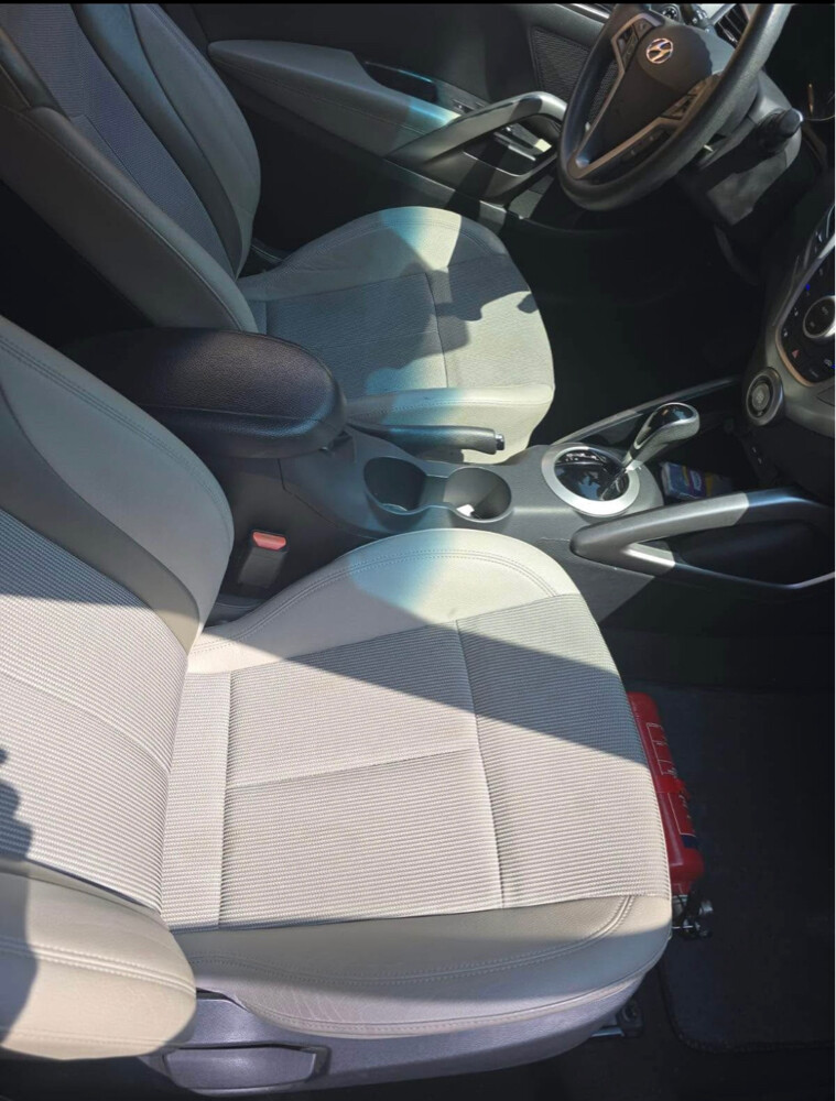 2018 Hyundai Veloster Full Option - 8