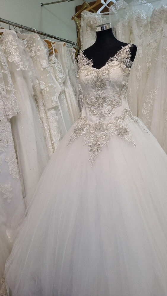 Wedding gown for rent - 2