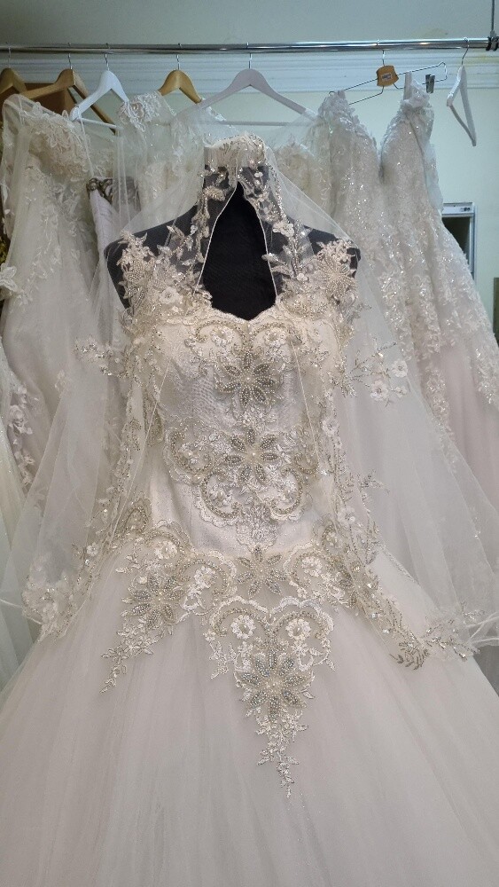 Wedding gown for rent - 1