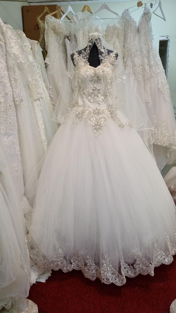 Wedding gown for rent - 3
