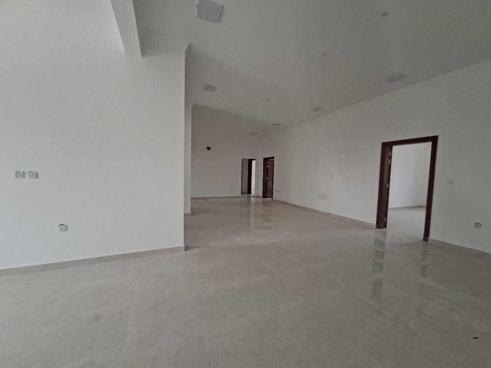 *Large, brand new villa for sale - 13