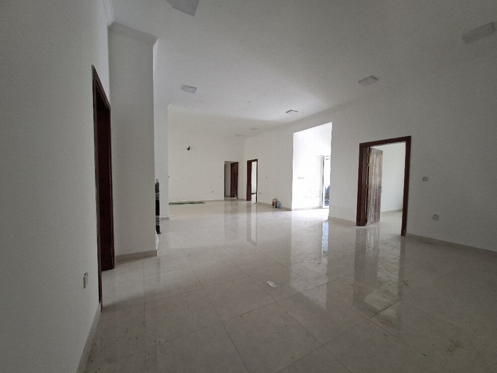 *Large, brand new villa for sale - 12