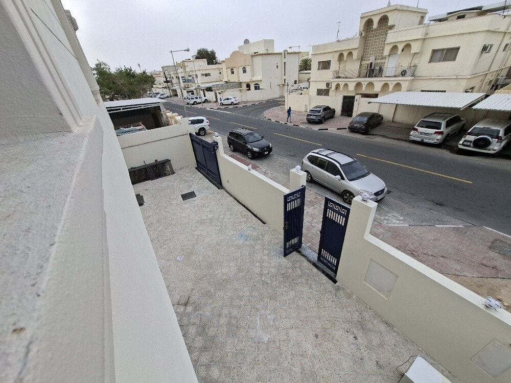 *Large, brand new villa for sale - 5