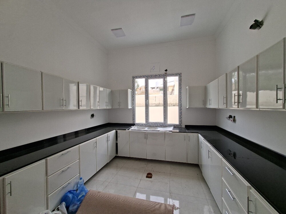 *Large, brand new villa for sale - 2
