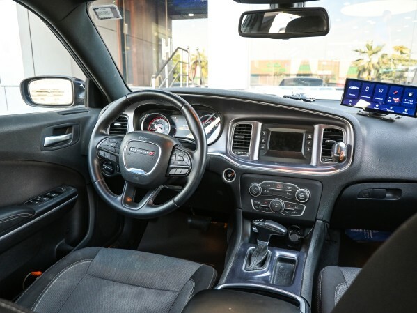 Dodge Charger. Model 2017 - 9