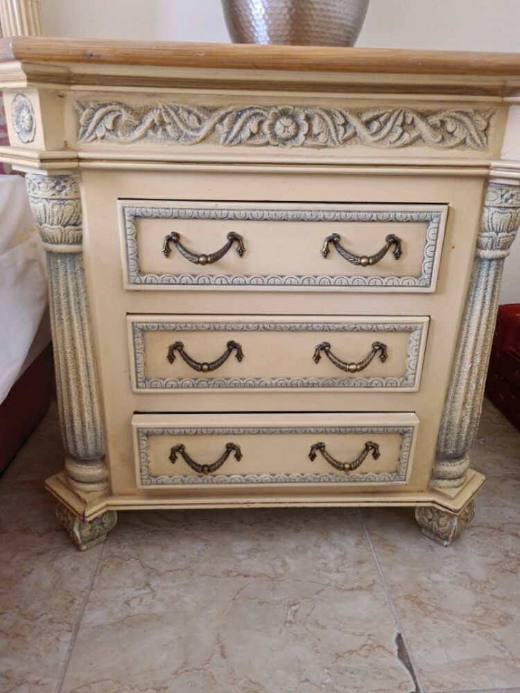 Bed set + 2night stands + drawer - 3