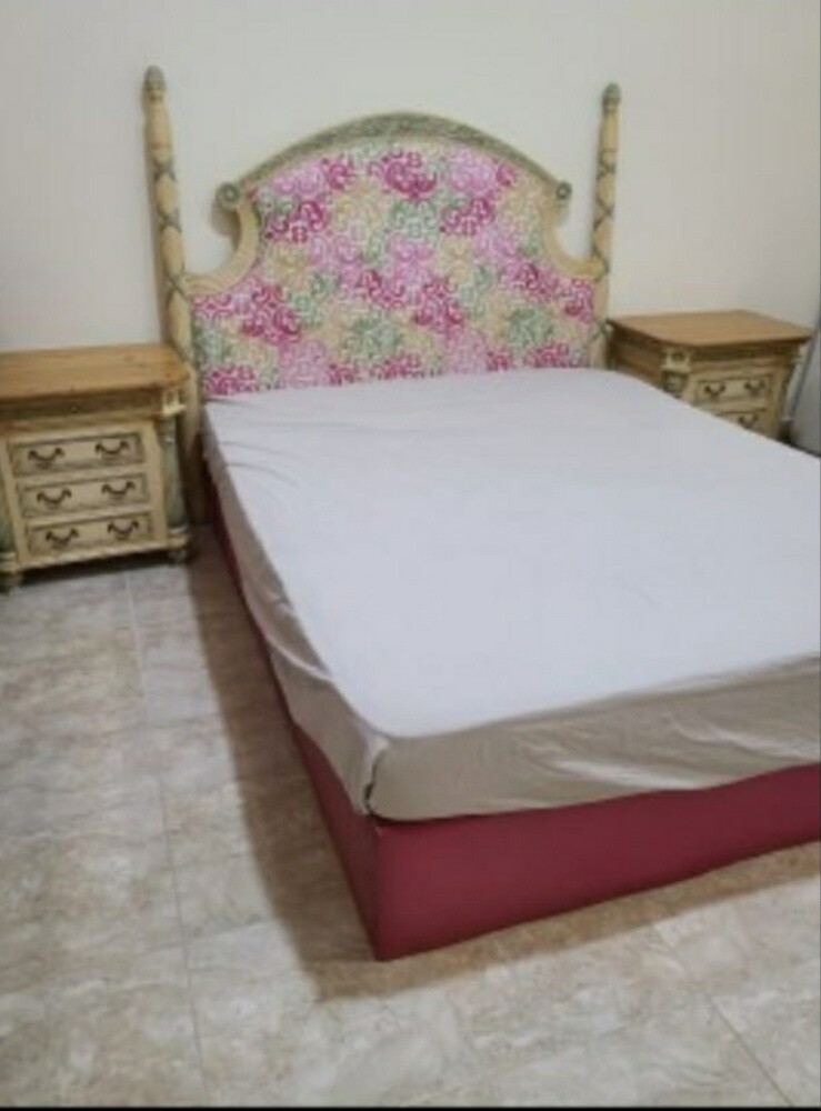 Bed set + 2night stands + drawer - 1